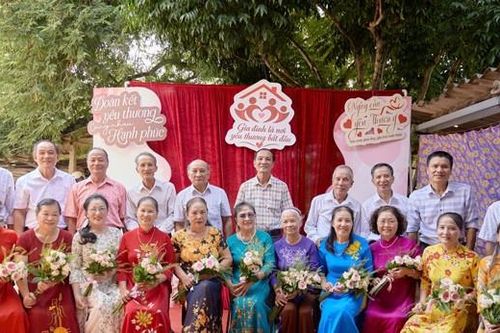 12 chị em ruột ở Lạng Sơn tổ chức 'đám cưới vàng, bạc' dịp 20/10