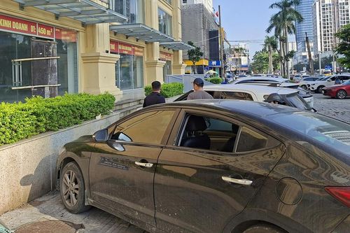 Bắt giữ 3 nghi phạm đập vỡ kính 8 ô tô đỗ trước chung cư