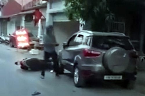 Điều tra vụ người đàn ông đâm liên tiếp người trong ô tô giữa phố Hà Nội