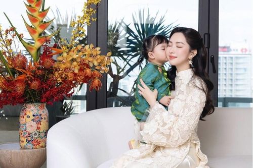 Đặng Thu Thảo hiếm hoi khoe con út, tiết lộ sở thích đáng yêu tuổi lên 2
