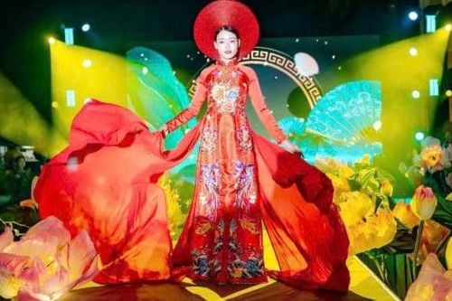 NTK Cao Thu Vân ra mắt 5 mẫu áo dài nhận diện Xứ Thanh