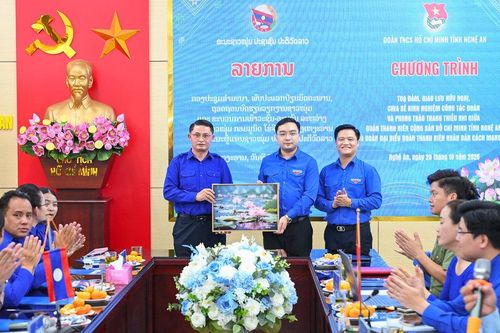 Đoàn đại biểu Trung ương Đoàn thanh niên Nhân dân cách mạng Lào làm việc tại Tỉnh đoàn Nghệ An và Trường Đại học Vinh
