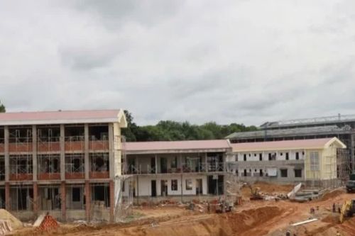 Gia Lai phê bình nhà thầu chậm tiến độ hoàn thiện 3 trường nội trú liên cấp
