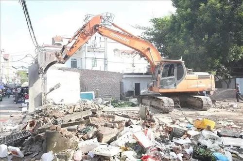 Sóc Sơn (Hà Nội) ra quân giải tỏa 68 trường hợp vi phạm tại chợ Thái Phù