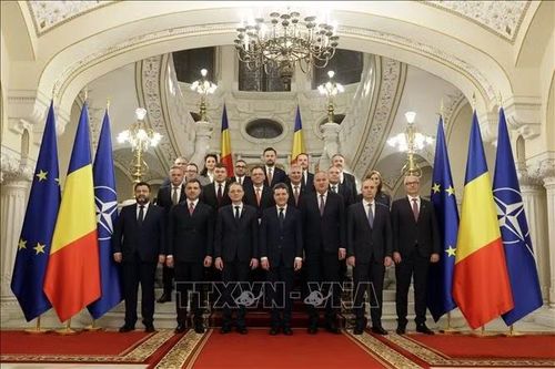 Romania phê chuẩn chính phủ mới, chấm dứt nhiều tháng bế tắc chính trị