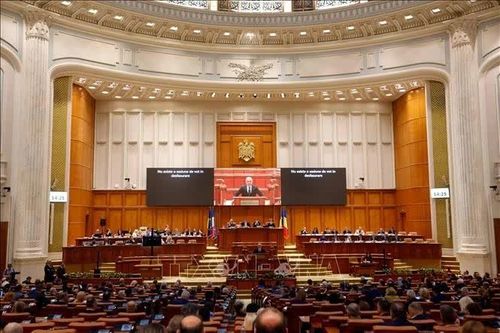 Romania phê chuẩn chính phủ mới, chấm dứt nhiều tháng bế tắc chính trị