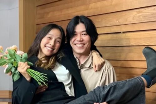 'Nữ hoàng gợi cảm' Lee Hyori tận tình chăm sóc chồng mắc bệnh về thần kinh phế vị