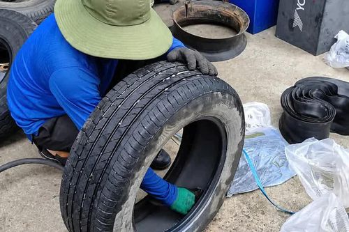 Mút tiêu âm lốp ô tô dán sai kỹ thuật có thể gây họa?