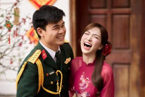 Hòa Minzy hạnh phúc khoe quà 20/10 do chồng tặng