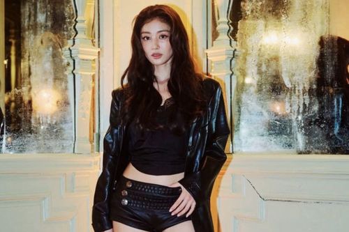 Jihyo (TWICE) gây sốt với màn nhảy gợi cảm giữa đường phố Paris