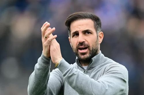 Fabregas háo hức tái ngộ Man Utd trên cương vị HLV