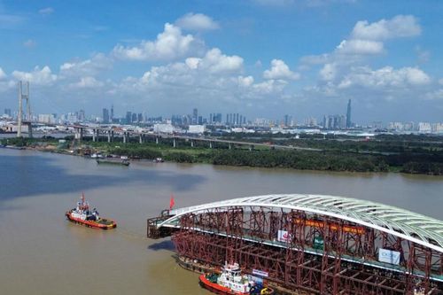 Cầu đi bộ qua sông Sài Gòn hợp long ngày 21/10