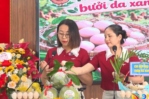 Phụ nữ Thăng Điền livestream giới thiệu, quảng bá 24 sản phẩm