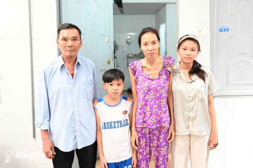Người mẹ đơn thân bệnh tật đang mong chờ những vòng tay nhân ái