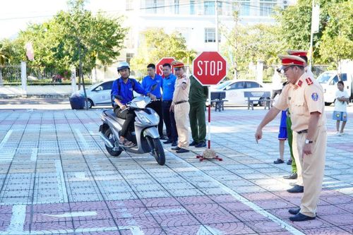 Xã Cam Lâm phối hợp tổ chức chương trình đào tạo kỹ năng lái xe mô tô, xe gắn máy an toàn