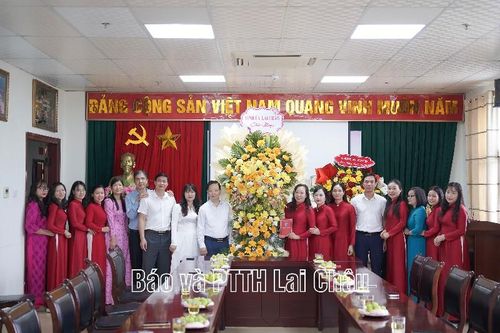 Phó Bí thư Tỉnh uỷ Nguyễn Ngọc Vinh thăm, chúc mừng Hội Liên hiệp Phụ nữ tỉnh nhân Ngày Phụ nữ Việt Nam 20/10