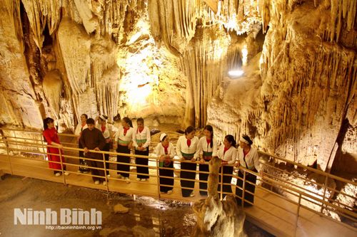 Khám phá hang động nơi người tiền sử cư trú hơn 12 nghìn năm ở Tràng An