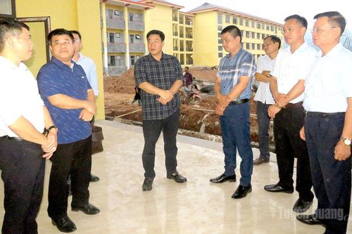 Đồng chí Hoàng Gia Long kiểm tra tiến độ thi công Trường Phổ thông nội trú Tiểu học và THCS Pà Vầy Sủ