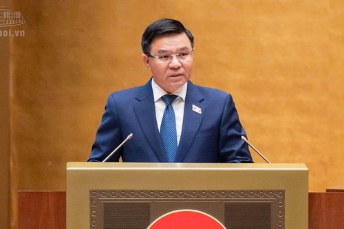 Bộ trưởng Bộ Công Thương Lê Mạnh Hùng trình bày Tờ trình dự án Luật sửa đổi 4 Luật