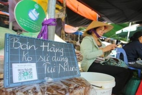 Tiêu dùng xanh ở Hà Nội: Gỡ rào cản giá cả để người dân dễ lựa chọn