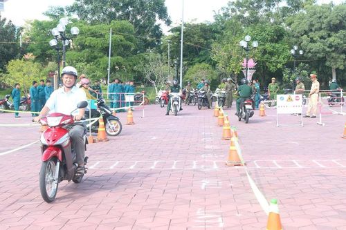 An Giang: 400 cán bộ, công chức được đào tạo kỹ năng lái xe an toàn