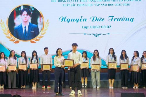 Cục Thuế, Cục Hải quan trao học bổng cho sinh viên xuất sắc Khoa Thuế và Hải quan