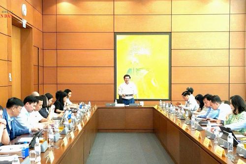 Hoàn thiện thể chế, cải thiện môi trường đầu tư, kinh doanh
