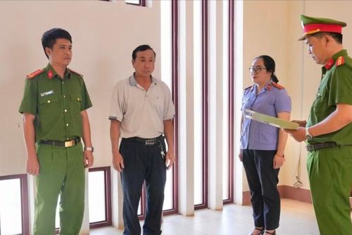 Khởi tố người đàn ông sản xuất cà phê bột giả