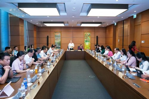 Giá điện phải minh bạch, không dồn rủi ro sang người sử dụng