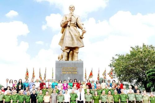 Trưởng thành từ gian khó, nghĩa tình!