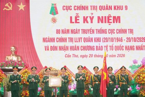 Cục Chính trị Quân khu 9 đón nhận Huân chương Bảo vệ Tổ quốc hạng Nhất