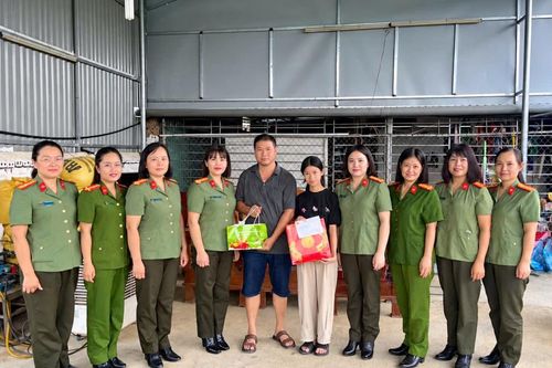 Xứng đáng với truyền thống phụ nữ Công an nhân dân