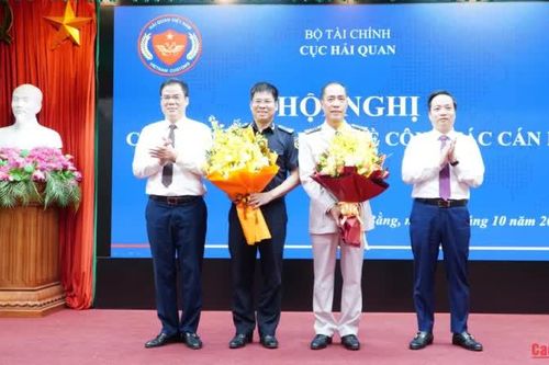 Công bố quyết định bổ nhiệm Chi cục trưởng Chi cục Hải quan khu vực XVI