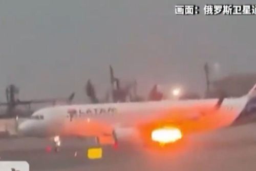Khoảnh khắc sinh tử trên máy bay A320: Động cơ bốc cháy ngút trời khi chuẩn bị cất cánh