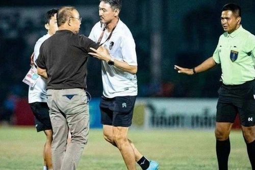 HLV Park Hang-seo gay gắt chỉ trích trọng tài, cảnh sát Thái Lan phải vào cuộc