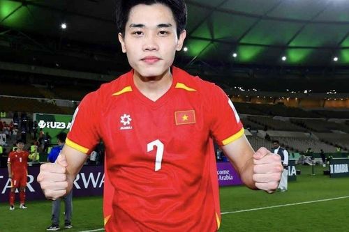 Đình Bắc lộ diện bên mỹ nhân nổi tiếng của màn ảnh Việt