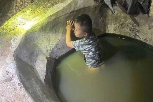 Bé trai 3 tuổi mất tích suốt 14 giờ, được tìm thấy trong bể nước cách nhà 1 km