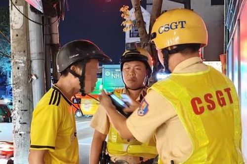 Xây dựng nếp sống 'Đã uống rượu, bia - không lái xe':  Bài 2: Chống đối đo nồng độ cồn - lỗi chồng thêm lỗi