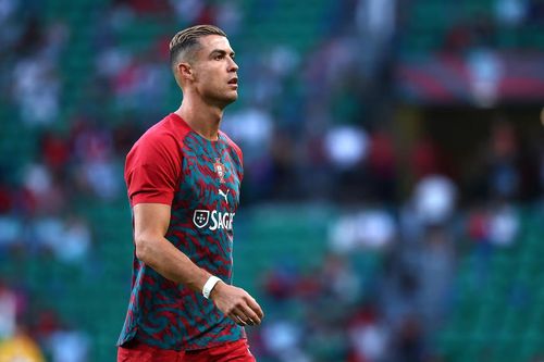Ronaldo chớp mắt kiếm đủ tiền nộp phạt, bị đình chỉ vẫn ra sân đủ số trận