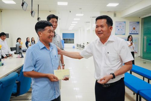Ông Đinh Văn Nơi: 'Làm hết việc chứ không phải hết giờ để phục vụ người dân'