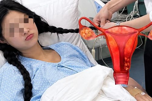 Mới 18 tuổi đã suy buồng trứng sớm, thiếu nữ bật khóc khi biết nguyên nhân