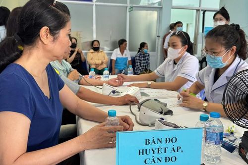 Người chưa đăng ký thường trú, tạm trú tại TPHCM vẫn được khám sức khỏe miễn phí