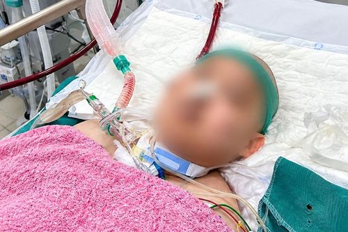 Tiêm thuốc chữa vảy nến, người đàn ông nguy kịch vì suy tuyến thượng thận