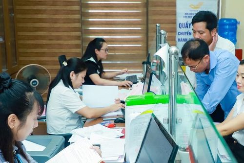 Bộ Nội vụ rà soát, cơ cấu lại và xây dựng phương án biên chế cán bộ
