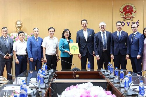 Bộ trưởng Đào Hồng Lan tiếp, làm việc với Tổng Giám đốc Điều hành Tập đoàn DKSH