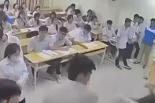 Hà Nội: Nam sinh bị bắt khẩn cấp sau khi đấm cô giáo ngay trong lớp học
