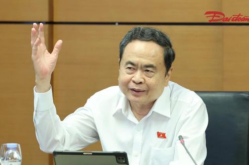 Chủ tịch Quốc hội: Tăng cường kiểm soát thuốc lá điện tử, thuốc lá nung nóng