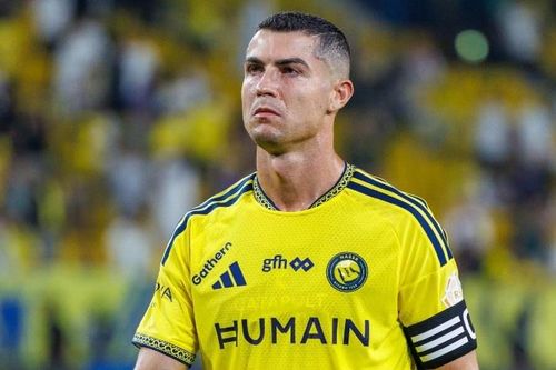Ronaldo sút hỏng phạt đền sau khi bị Ten Hag chỉ trích