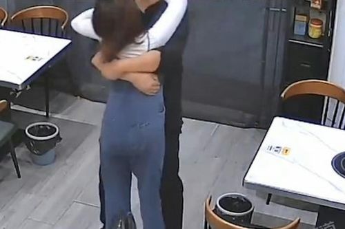 Cảnh báo từ vụ vợ gãy 5 xương sườn sau cái ôm của chồng