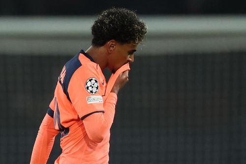 Real Madrid đừng thấy Barcelona thảm bại mà vội mừng